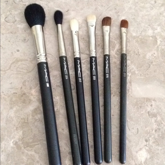 MAC Cosmetics Other - 6 MAC brushes